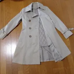 ベージュ ダブルブレスト トレンチコート