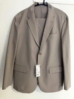 新品　UNIQLO 感動ジャケット、パンツ　タグ付き