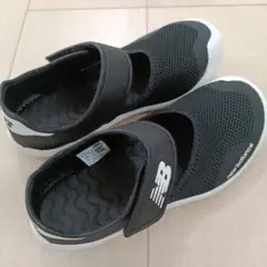 New Balance キッズ サンダル ブラック　20cm