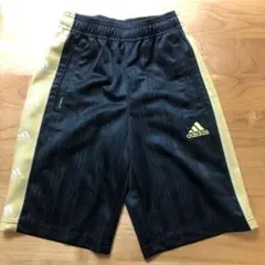 adidas アディダス ハーフパンツ　　130センチ