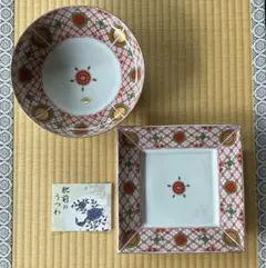 新品 有田焼 肥前のうつわ 赤絵地紋渕金 皿・鉢揃 24cm 2枚セット 箱付のサムネイル