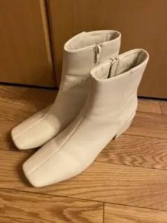 ホワイトブーツ