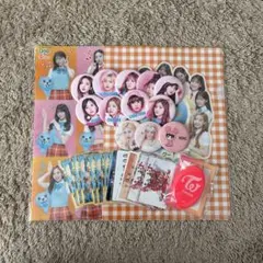 TWICEグッズ　 缶バッチ ファイル ファンクラブ特典 トレカ