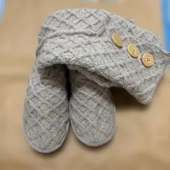 値下げ中　UGG グレー ジュ　ボタン付きムートンブーツ
