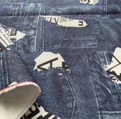 【1ｍ＋1ｍ】綿ポリ混紡デニム ジーンズネイビーブルー英字柄