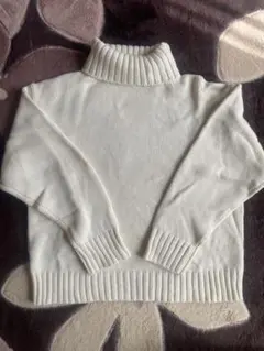 GU ホワイト タートルネック セーター