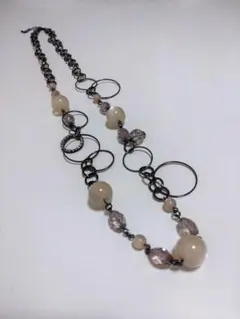 ホワイトとパープルのビーズネックレス