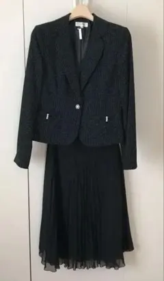 フォーマルスーツ　COCCOLUSSI