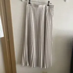 ビームスのベージュ プリーツロングスカート