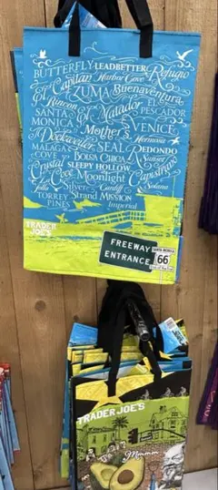 Trader Joe's エコバッグ（2つから選択可能）のサムネイル