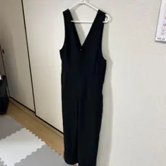 Vネック オールインワン ブラック ノースリーブ　ユニクロのサムネイル
