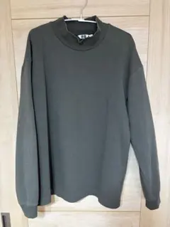 ユニクロU モックネックTシャツ カーキ