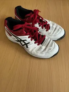 【最終値下げ】ASICS 25.5cm バドミントン ホワイト×レッドのサムネイル