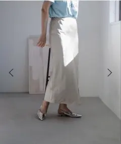 LOWRYSFARM シワサテンスカート アイボリー