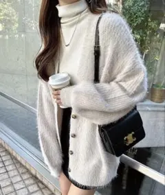 andme Vネックカーディガン