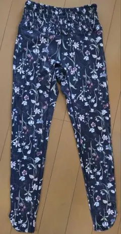 SUKALA ボタニカルシャーリングレギンスS ネイビー 花柄 LAVA