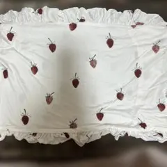 ジェラートピケ　いちご柄フリル付き枕カバー　オフホワイト