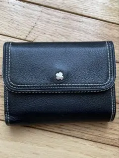 YURIE NITANI 黒 レザー 二つ折り財布　カードポケット多数のサムネイル