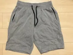 Under Armour グレー ショートパンツ　アンダーアーマー