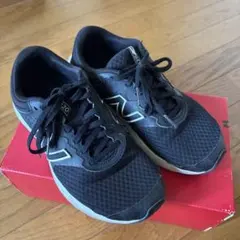 New Balance ブラック スニーカー