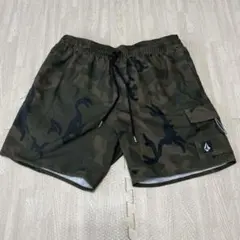 VOLCOM カモフラ柄 ショートパンツ Mサイズのサムネイル