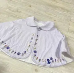 美品 ナルミヤ・インターナショナル ケープ パープル ネコ 刺繍 ボタン キッズ