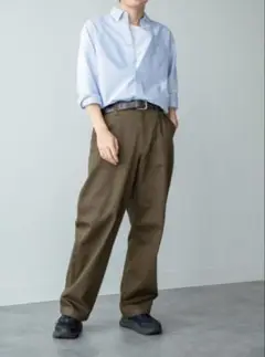 【週末限定価格21日20時迄】24AW ユニクロU ワイドフィットチノ 73 茶