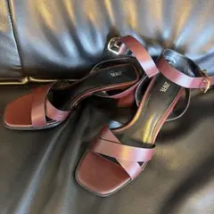 ZARA バックル付きチャンキーヒールサンダルのサムネイル