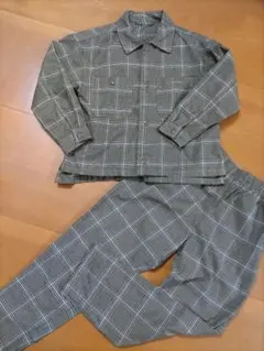 新品　GU　140 男の子　セットアップ　上下セット服　カッコいい！
