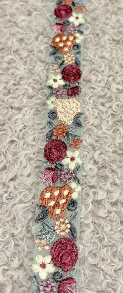 インド刺繍リボン チュール地いちご柄ブルーグレー 幅約2.5cm 2m売り
