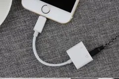 t60iphone 2 in1ライトニングアダプタケーブル充電ヘッドフォン230