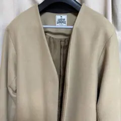 ベージュ ノーカラー ロングコート