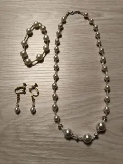ネックレス　ブレスレット　イヤリング　3点セット