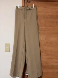 GU ベージュ スラックス Sサイズ