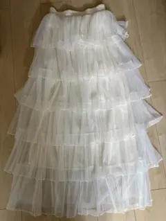 フリル付きホワイトロングスカート