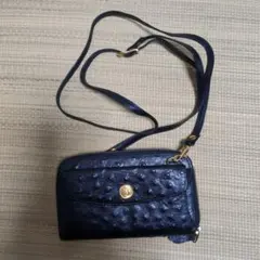 革製　黒　オーストリッチ風の片押しショルダータイプにも出来る財布