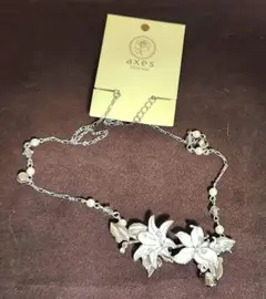 axes femme 百合モチーフ ネックレス