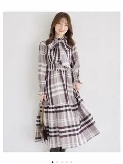 tocco ビックボウタイリボン付きチェック柄シャーリングワンピース