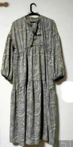 マキシ丈ワンピース　グリーンペイズリー柄