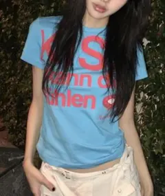 Vipoa KISS LOGOグラフィックTシャツ