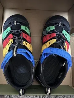 KEEN カラフルサンダル