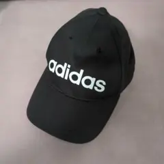adidas ブラック ロゴキャップ