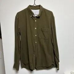オリーブ色 ボタンダウンシャツ