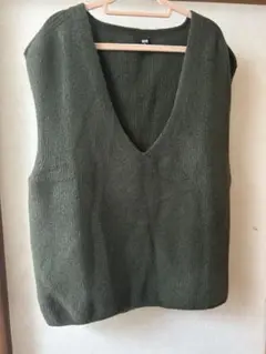 【美品‼️ユニクロ‼️XL‼️オリーブグリーン‼️Vネックニットベスト‼️】