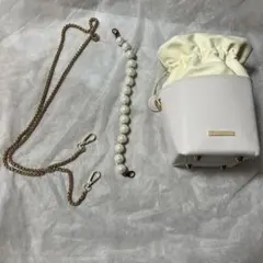 ホワイト巾着型バッグ パールビーズ付き
