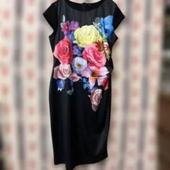 花柄タイトフィットワンピース