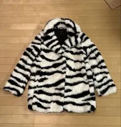 サマーセール‼️Bershkaベルシュカゼブラ柄ファーコート