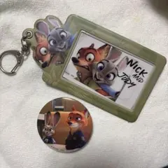 ズートピア ニックとジュディ キーホルダー・バッジセット