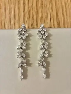 エレガント リーフモチーフ ダングルピアス