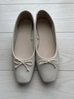ベージュ リボン付きバレエシューズ Mサイズ